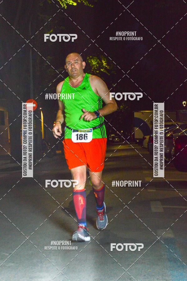 Buy your photos of the eventVII CARRERA NOCTURNA POR EL CENTRO PENINSULAR on Fotop