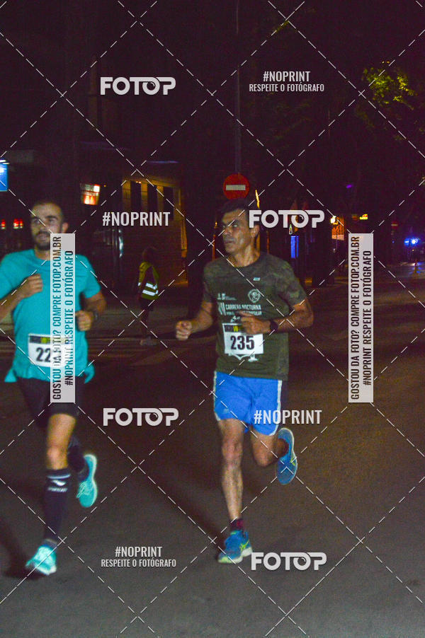 Buy your photos of the eventVII CARRERA NOCTURNA POR EL CENTRO PENINSULAR on Fotop