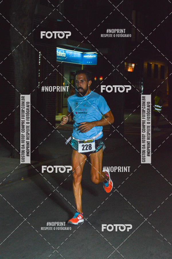 Buy your photos of the eventVII CARRERA NOCTURNA POR EL CENTRO PENINSULAR on Fotop