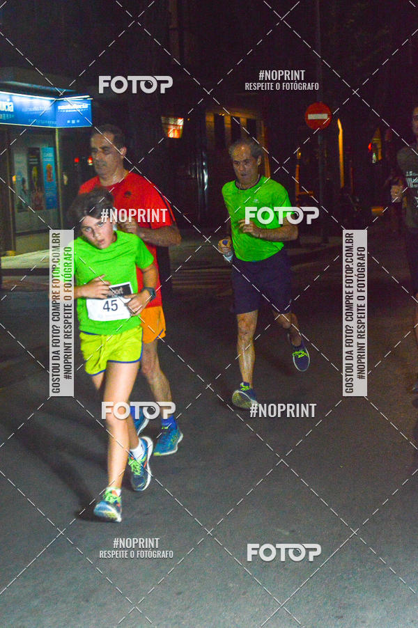 Buy your photos of the eventVII CARRERA NOCTURNA POR EL CENTRO PENINSULAR on Fotop