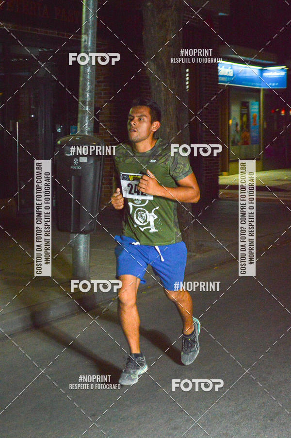 Buy your photos of the eventVII CARRERA NOCTURNA POR EL CENTRO PENINSULAR on Fotop