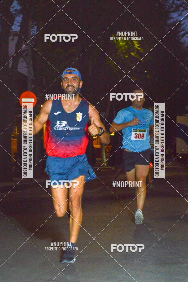 Buy your photos of the eventVII CARRERA NOCTURNA POR EL CENTRO PENINSULAR on Fotop