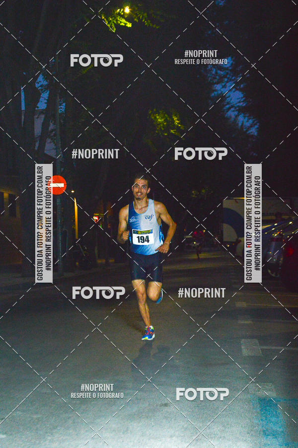 Buy your photos of the eventVII CARRERA NOCTURNA POR EL CENTRO PENINSULAR on Fotop