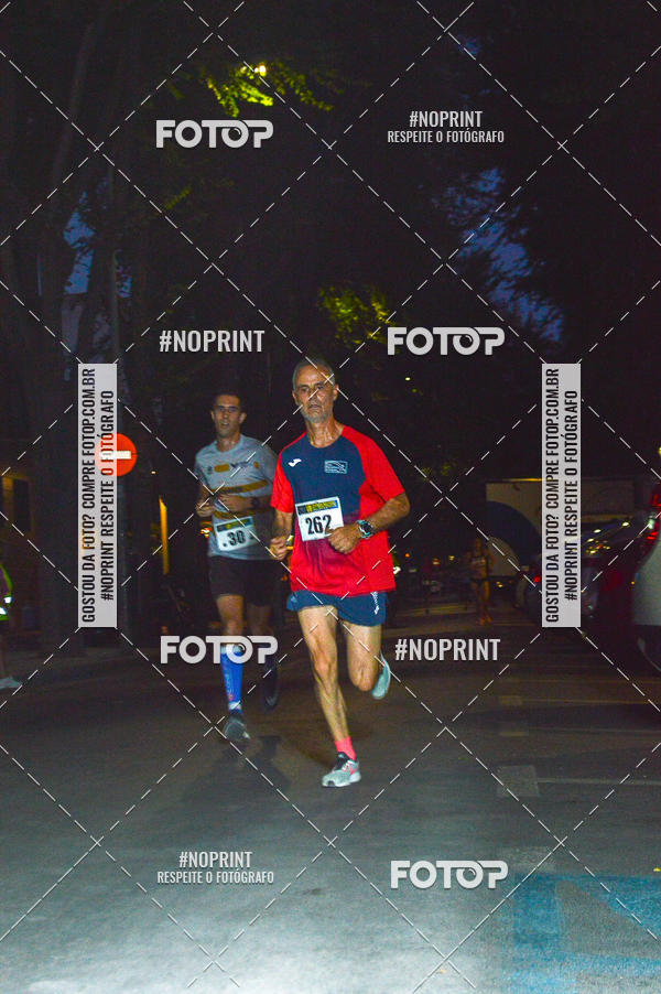 Buy your photos of the eventVII CARRERA NOCTURNA POR EL CENTRO PENINSULAR on Fotop