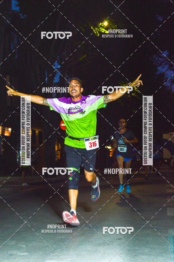 Buy your photos of the eventVII CARRERA NOCTURNA POR EL CENTRO PENINSULAR on Fotop