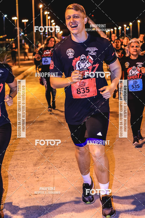 Achetez vos photos de l'vnement1 Corrida Noturna Super 17 - Etapa Mogi das Cruzes sur Fotop