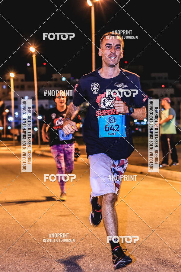 Achetez vos photos de l'vnement1 Corrida Noturna Super 17 - Etapa Mogi das Cruzes sur Fotop