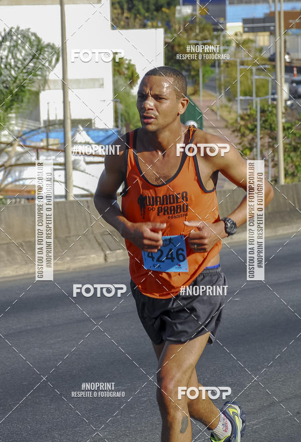 Buy your photos of the eventMaratona e Meia Maratona das Gerais on Fotop