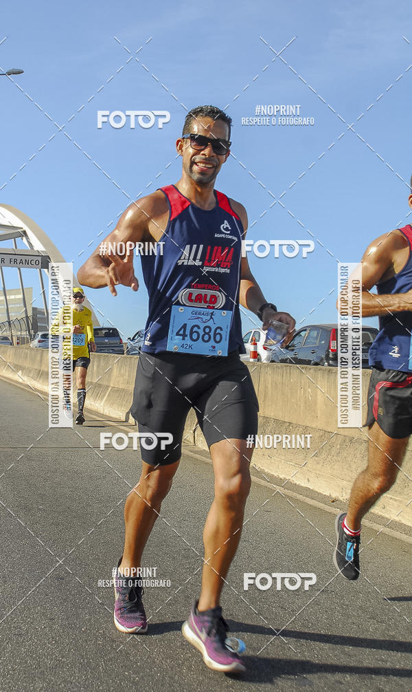 Buy your photos of the eventMaratona e Meia Maratona das Gerais on Fotop