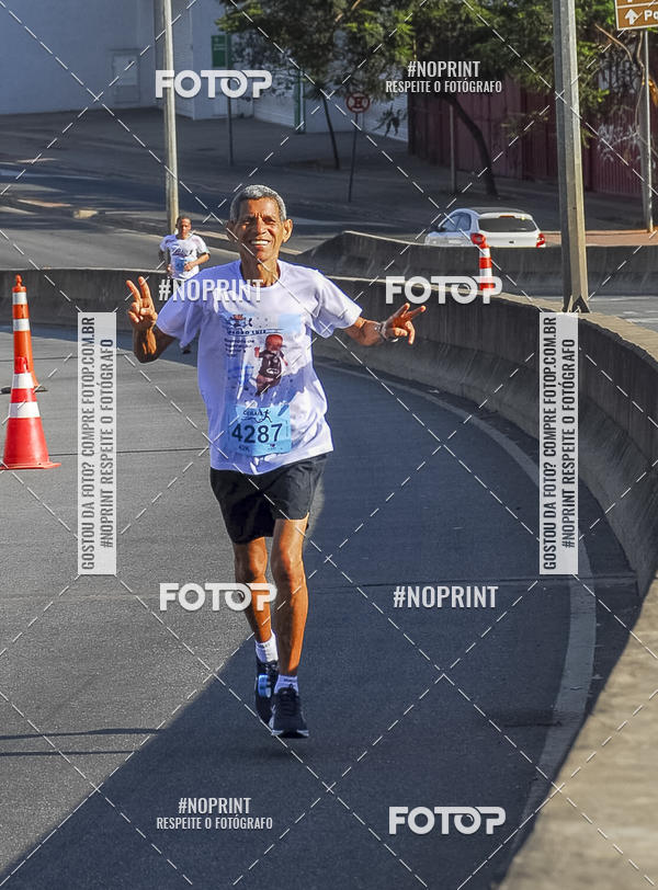 Buy your photos of the eventMaratona e Meia Maratona das Gerais on Fotop