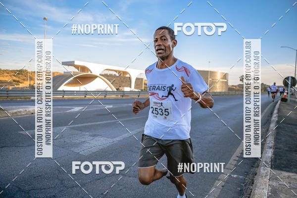 Buy your photos of the eventMaratona e Meia Maratona das Gerais on Fotop