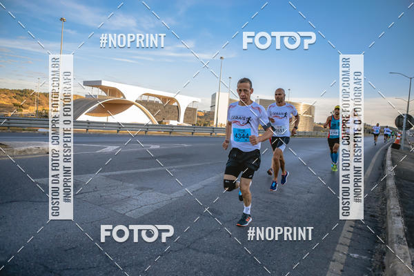 Buy your photos of the eventMaratona e Meia Maratona das Gerais on Fotop