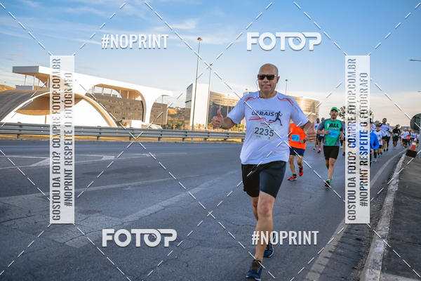 Buy your photos of the eventMaratona e Meia Maratona das Gerais on Fotop