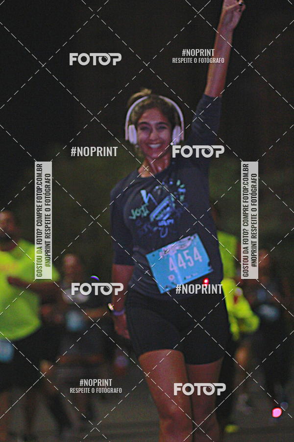 Buy your photos of the eventNight Run 2019 - Pop - Rio de Janeiro on Fotop