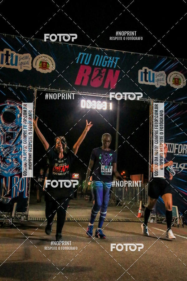 Buy your photos of the eventItu Night Run on Fotop