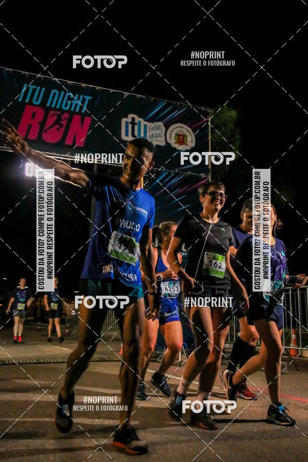 Buy your photos of the eventItu Night Run on Fotop