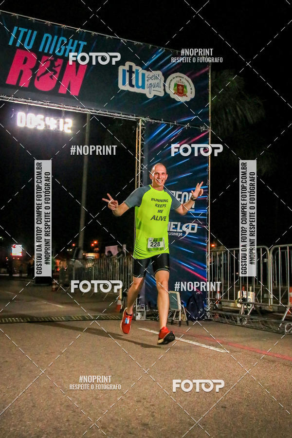 Buy your photos of the eventItu Night Run on Fotop