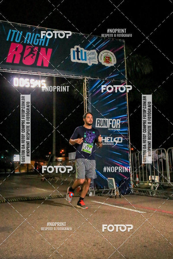 Buy your photos of the eventItu Night Run on Fotop