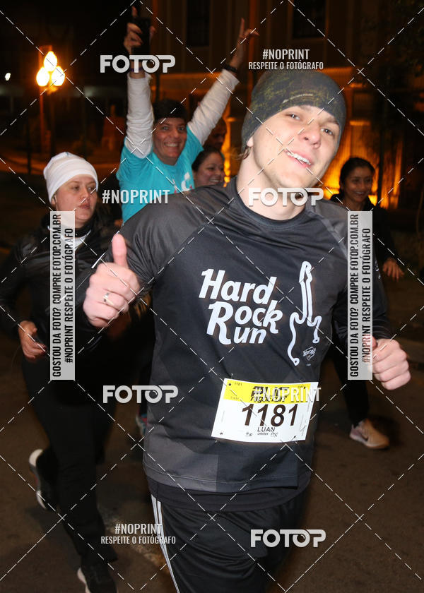 Buy your photos of the eventPUC NIGHT RUN on Fotop