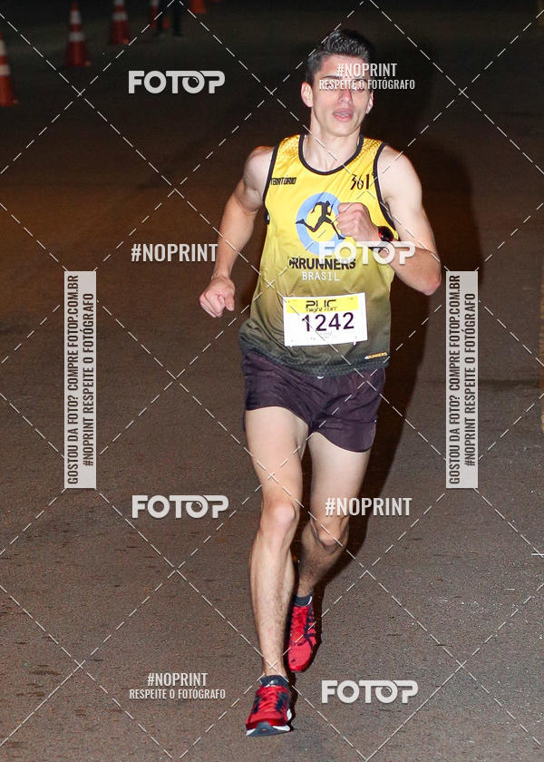 Buy your photos of the eventPUC NIGHT RUN on Fotop