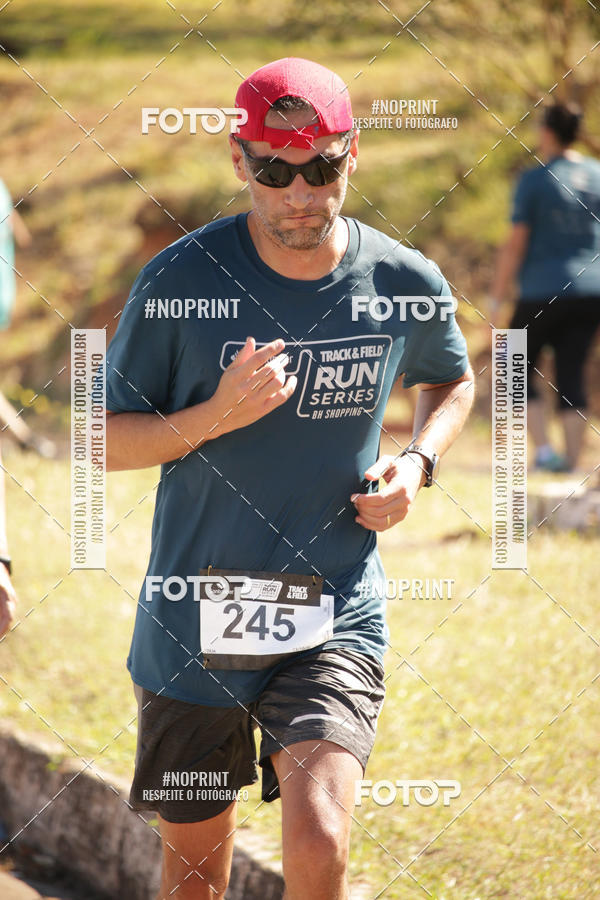 Buy your photos of the eventSANTANDER TRACK&FIELD RUN SERIES BH Shopping on Fotop