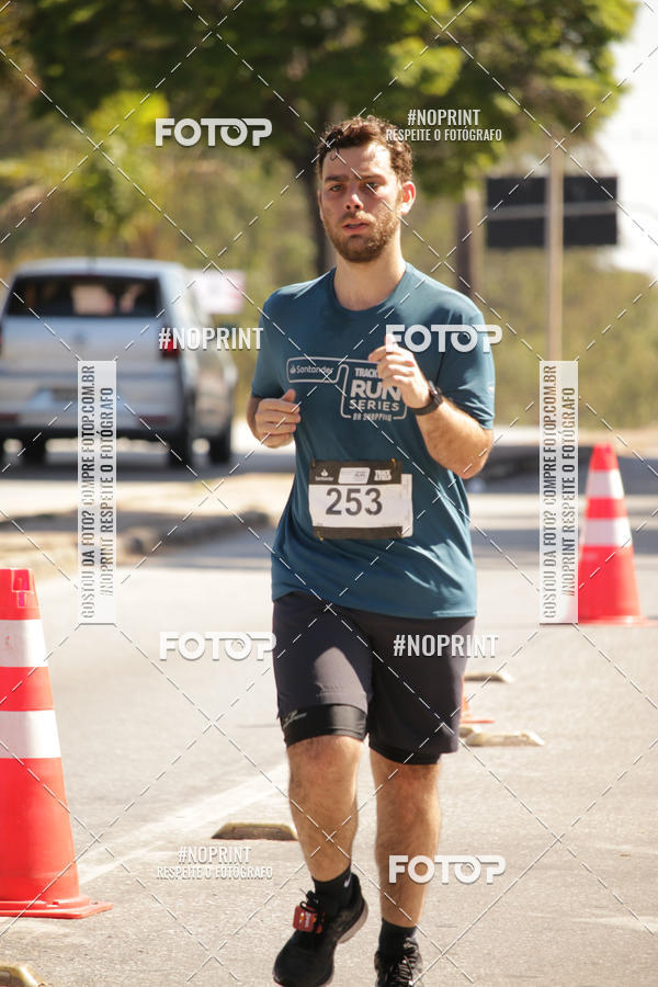 Buy your photos of the eventSANTANDER TRACK&FIELD RUN SERIES BH Shopping on Fotop