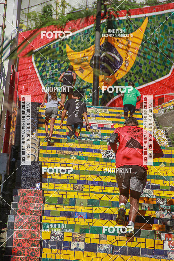 Compre as suas fotos do evento4 Treino da Escadaria de Selaron e 4 Corrida KIDS no Fotop