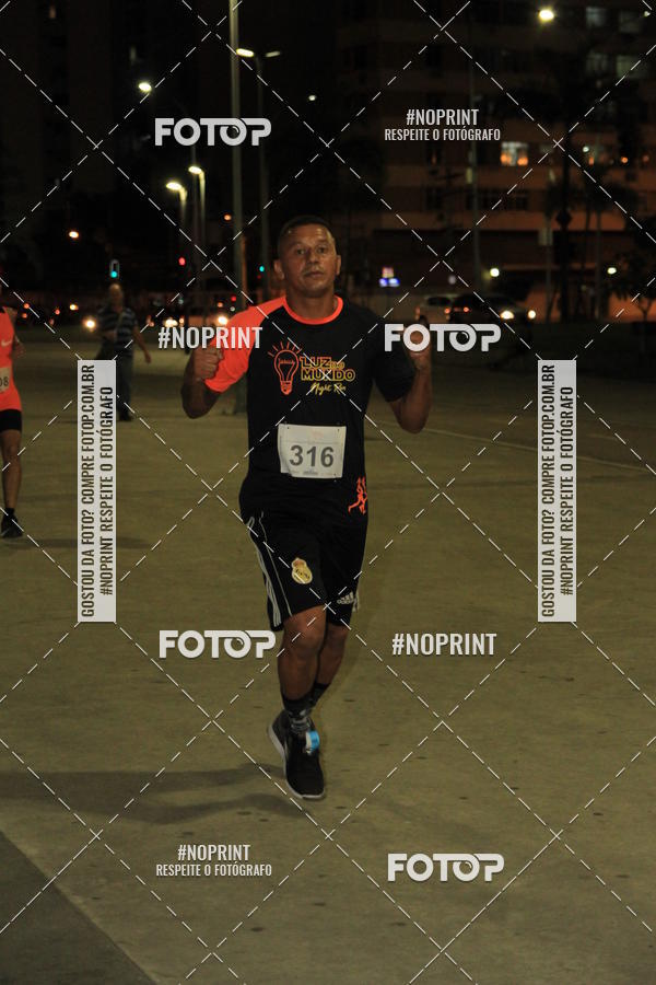 Buy your photos of the eventLuz do Mundo Night Run on Fotop
