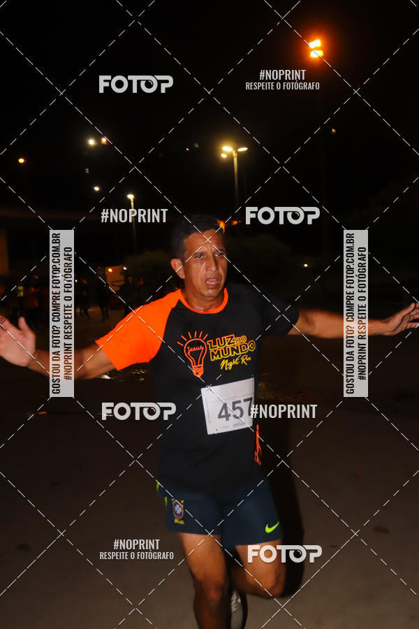 Buy your photos of the eventLuz do Mundo Night Run on Fotop