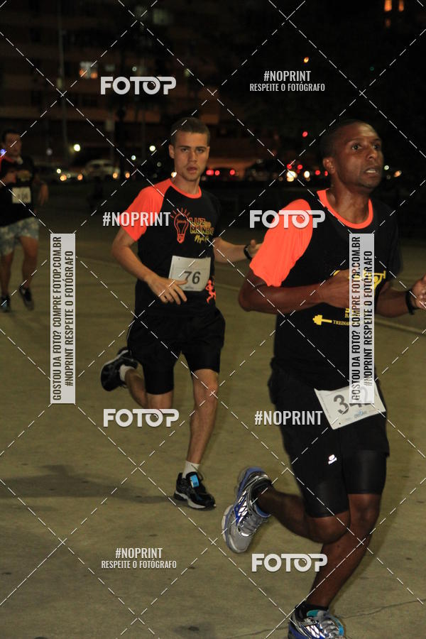 Buy your photos of the eventLuz do Mundo Night Run on Fotop
