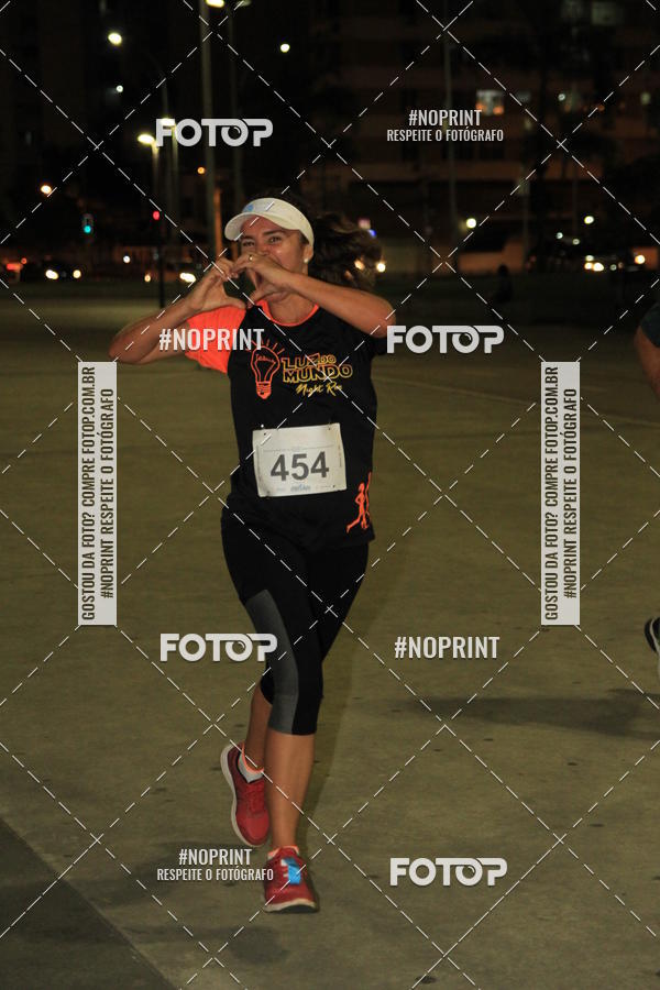 Buy your photos of the eventLuz do Mundo Night Run on Fotop