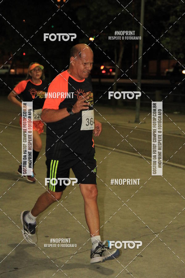 Buy your photos of the eventLuz do Mundo Night Run on Fotop