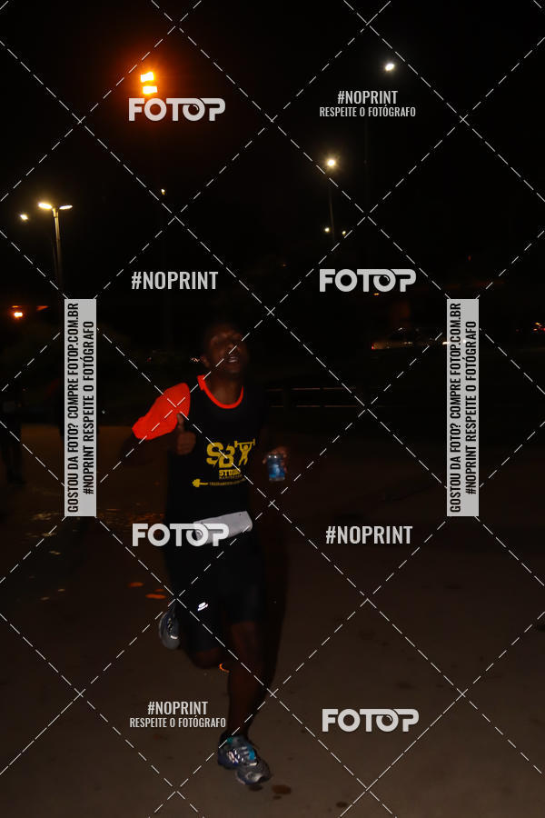 Buy your photos of the eventLuz do Mundo Night Run on Fotop