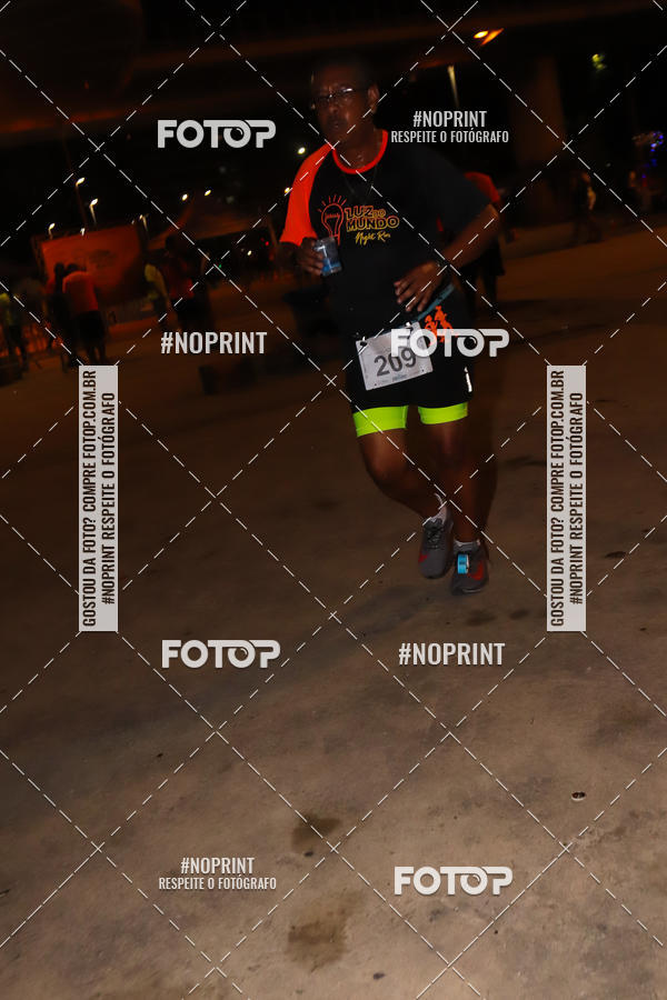 Buy your photos of the eventLuz do Mundo Night Run on Fotop