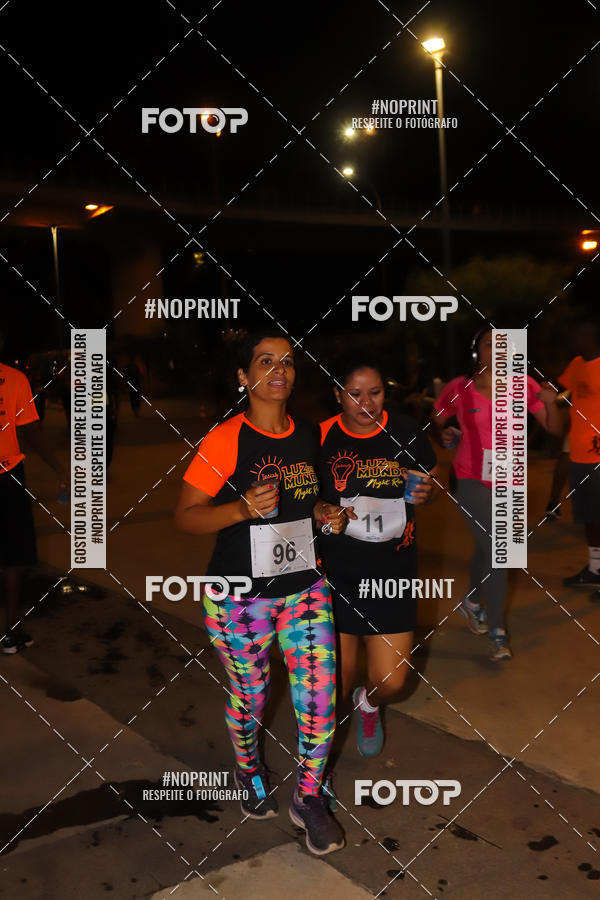 Buy your photos of the eventLuz do Mundo Night Run on Fotop