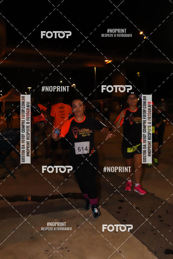 Buy your photos of the eventLuz do Mundo Night Run on Fotop