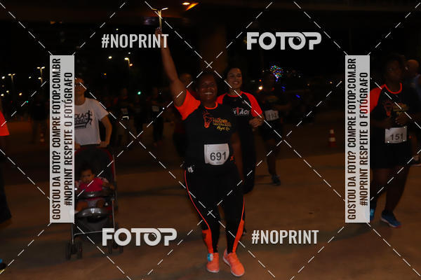 Buy your photos of the eventLuz do Mundo Night Run on Fotop