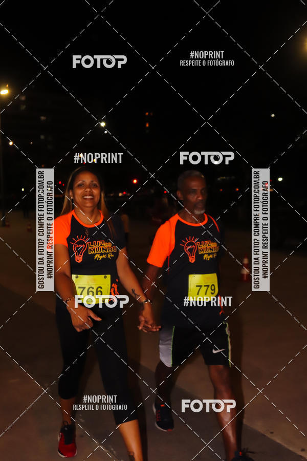 Buy your photos of the eventLuz do Mundo Night Run on Fotop