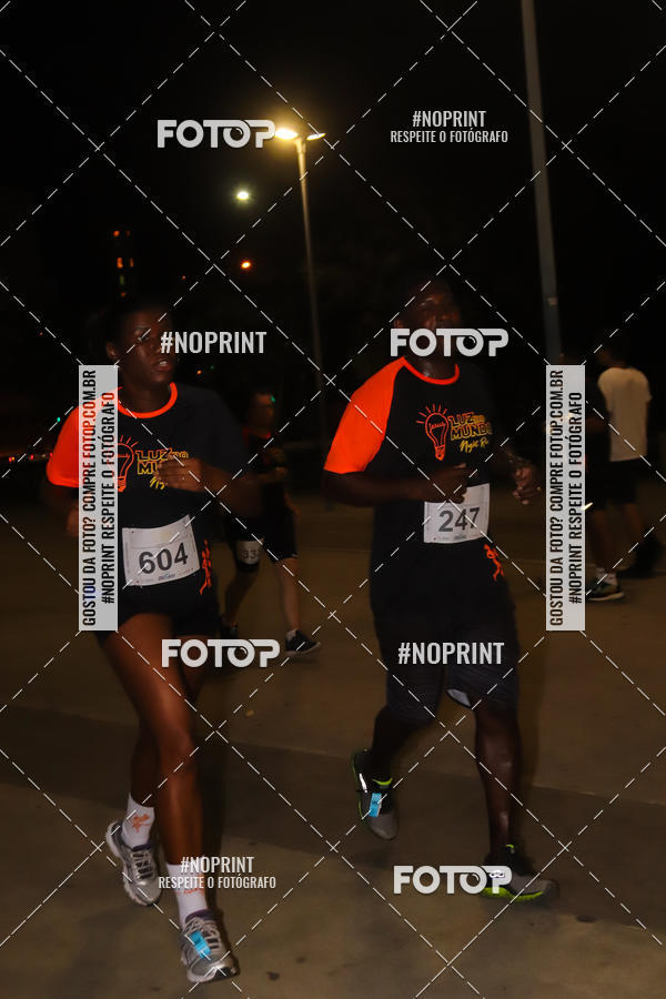 Buy your photos of the eventLuz do Mundo Night Run on Fotop