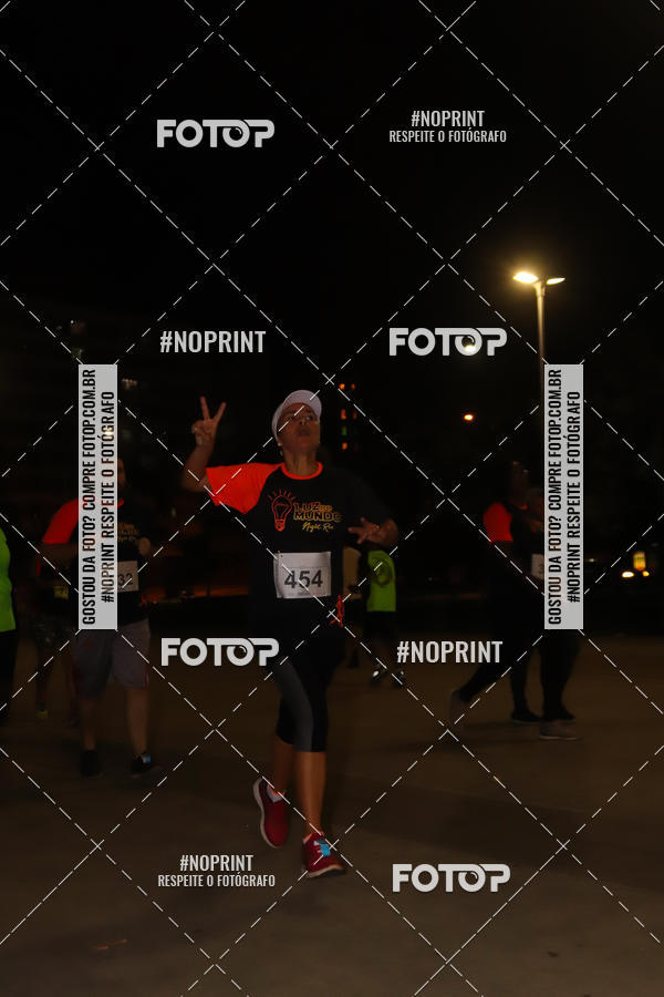 Buy your photos of the eventLuz do Mundo Night Run on Fotop