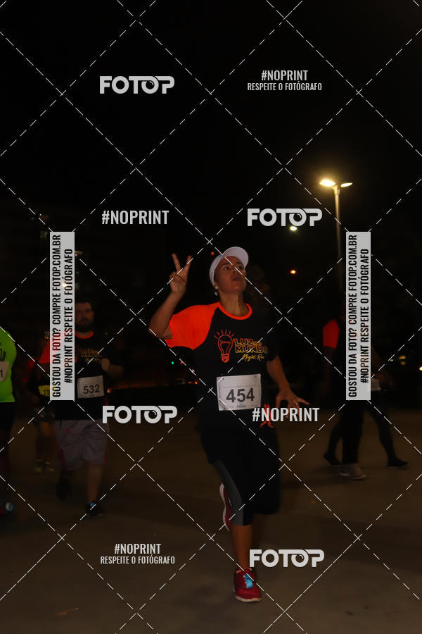 Buy your photos of the eventLuz do Mundo Night Run on Fotop