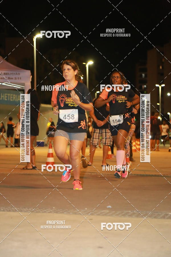 Buy your photos of the eventLuz do Mundo Night Run on Fotop