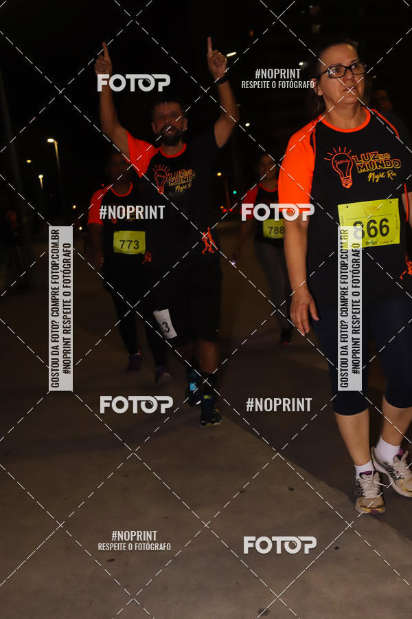 Buy your photos of the eventLuz do Mundo Night Run on Fotop