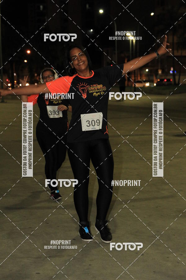 Buy your photos of the eventLuz do Mundo Night Run on Fotop