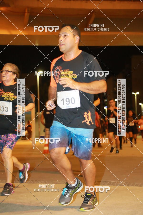 Buy your photos of the eventLuz do Mundo Night Run on Fotop