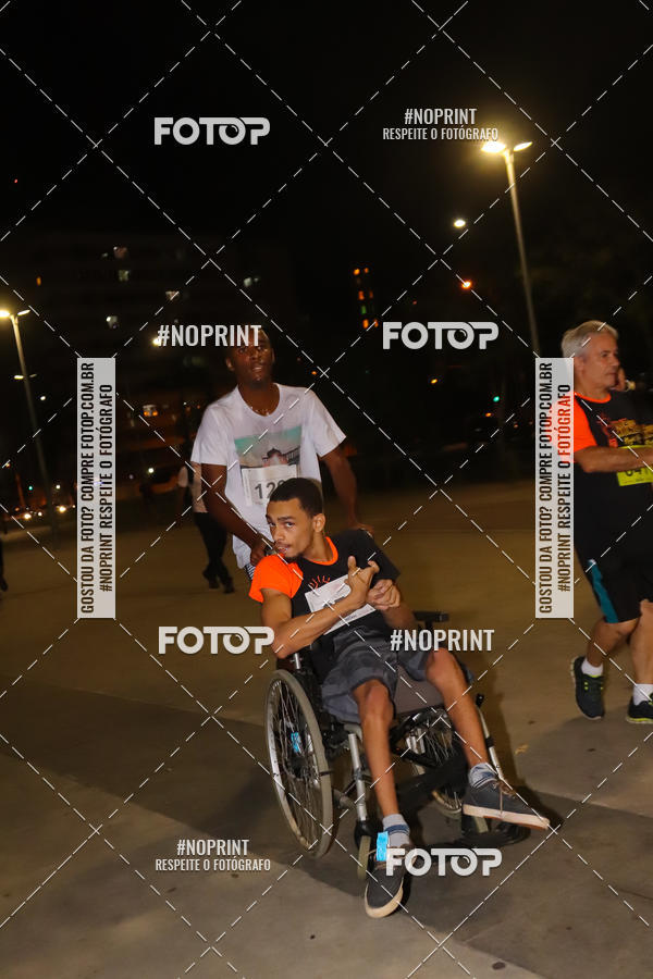 Buy your photos of the eventLuz do Mundo Night Run on Fotop