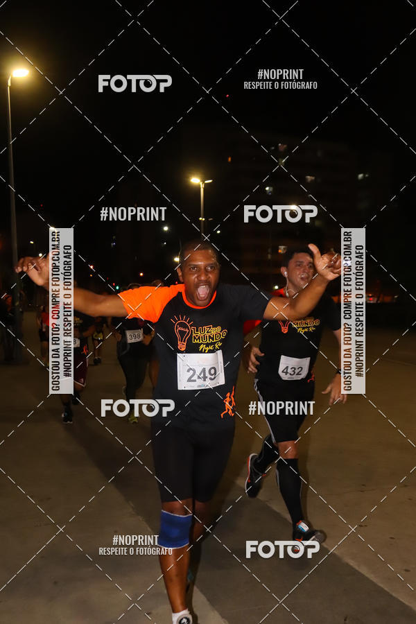 Buy your photos of the eventLuz do Mundo Night Run on Fotop