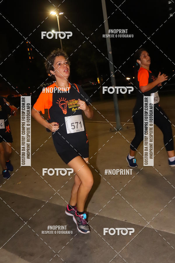 Buy your photos of the eventLuz do Mundo Night Run on Fotop