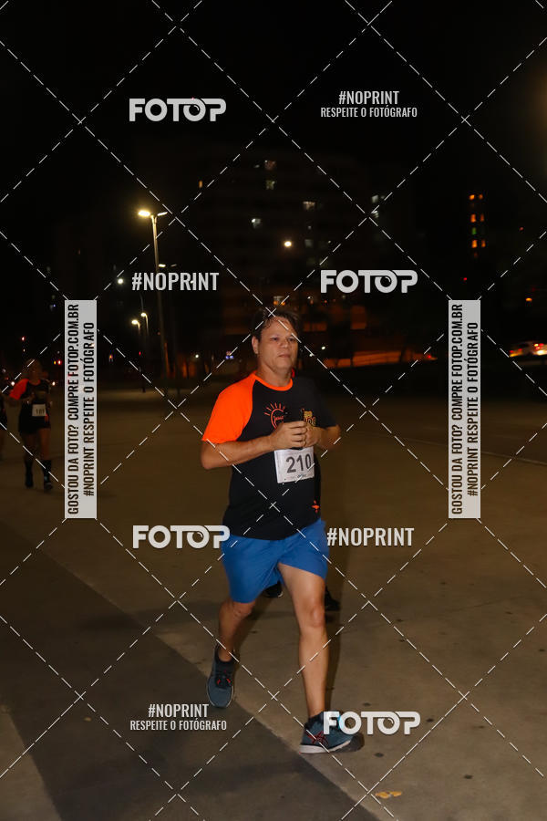 Buy your photos of the eventLuz do Mundo Night Run on Fotop