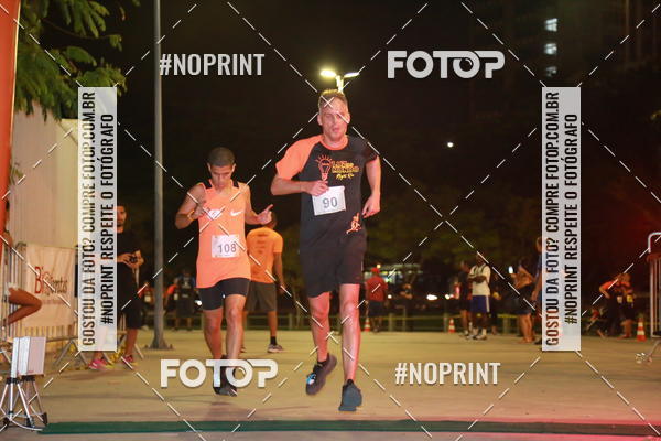 Buy your photos of the eventLuz do Mundo Night Run on Fotop